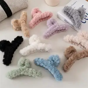 DOCENA BROCHE CABELLO PELUCHE