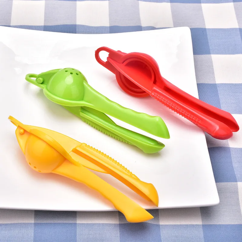 Imagen de EXPRIMIDOR DE LIMONES PLASTICO