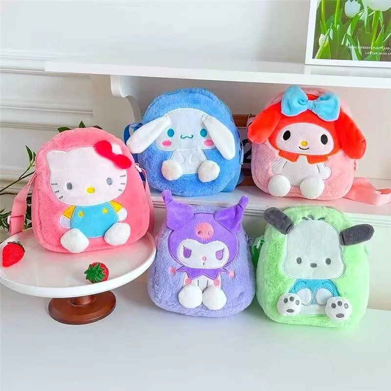 Imagen de LONCHERA FELPA SANRIO