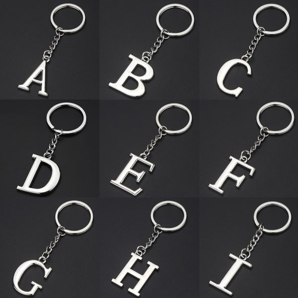 LLavero-de-Metal-con-letras-de-A-Z-para-hombre-y-mujer-accesorio-para-llaves-de.jpg