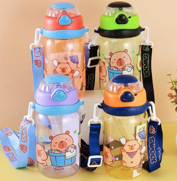 Imagen de BOTELLA AGUA CORREA Y STICKERS (LABUBU-CAPIBARA-KUROMI) LU1534 🦄