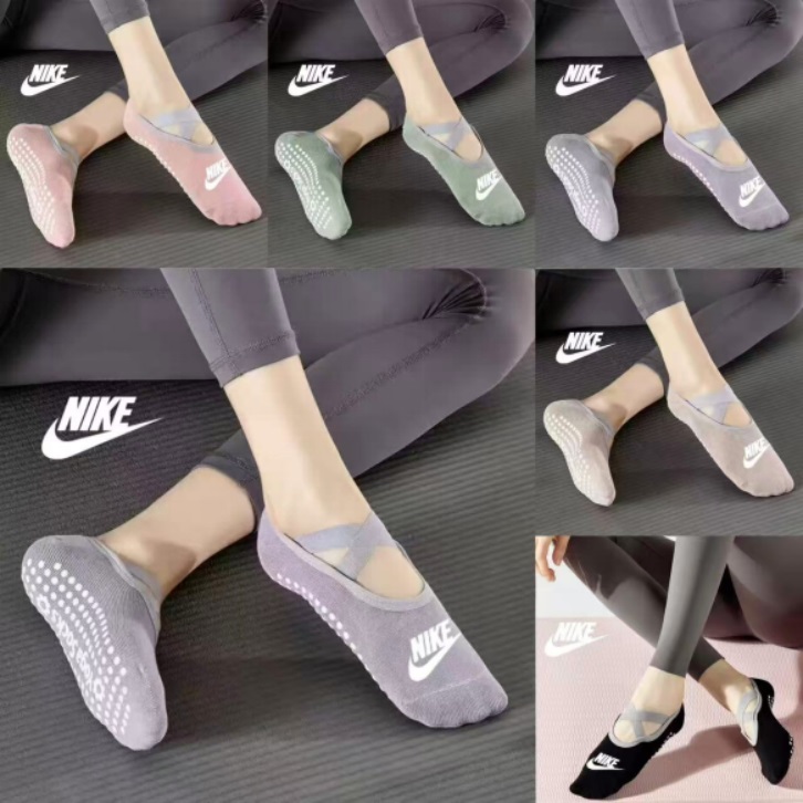 Imagen de PAR DE TINES NIKE ANTIDERRAPANTE
