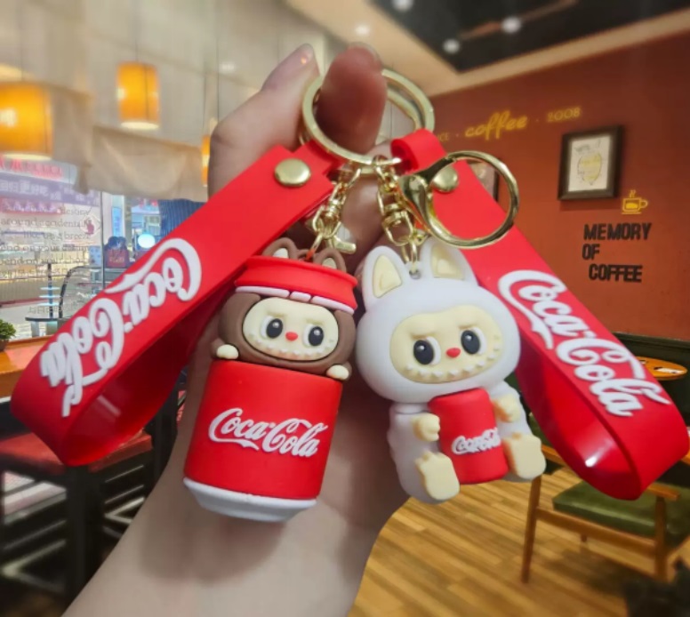 Imagen de DOCENA LLAVERO LABUBU COCA COLA