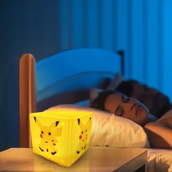 D_NQ_NP_2X_604812-CBT76696095784_062024-F-pikachu-usb-square-light-led-pequena-luz-de-noche