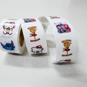 ROLLO 500 ETIQUETAS PERSONAJES 2.5cm